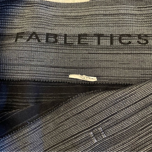 Fabletics Capri Tights.  Size S. - Picture 4 of 5